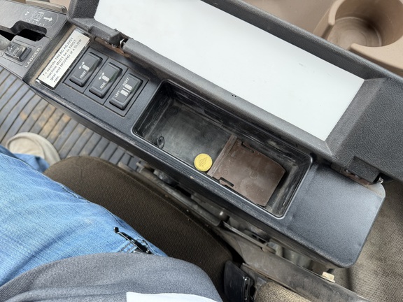 2001 John Deere 4710 - Photo46