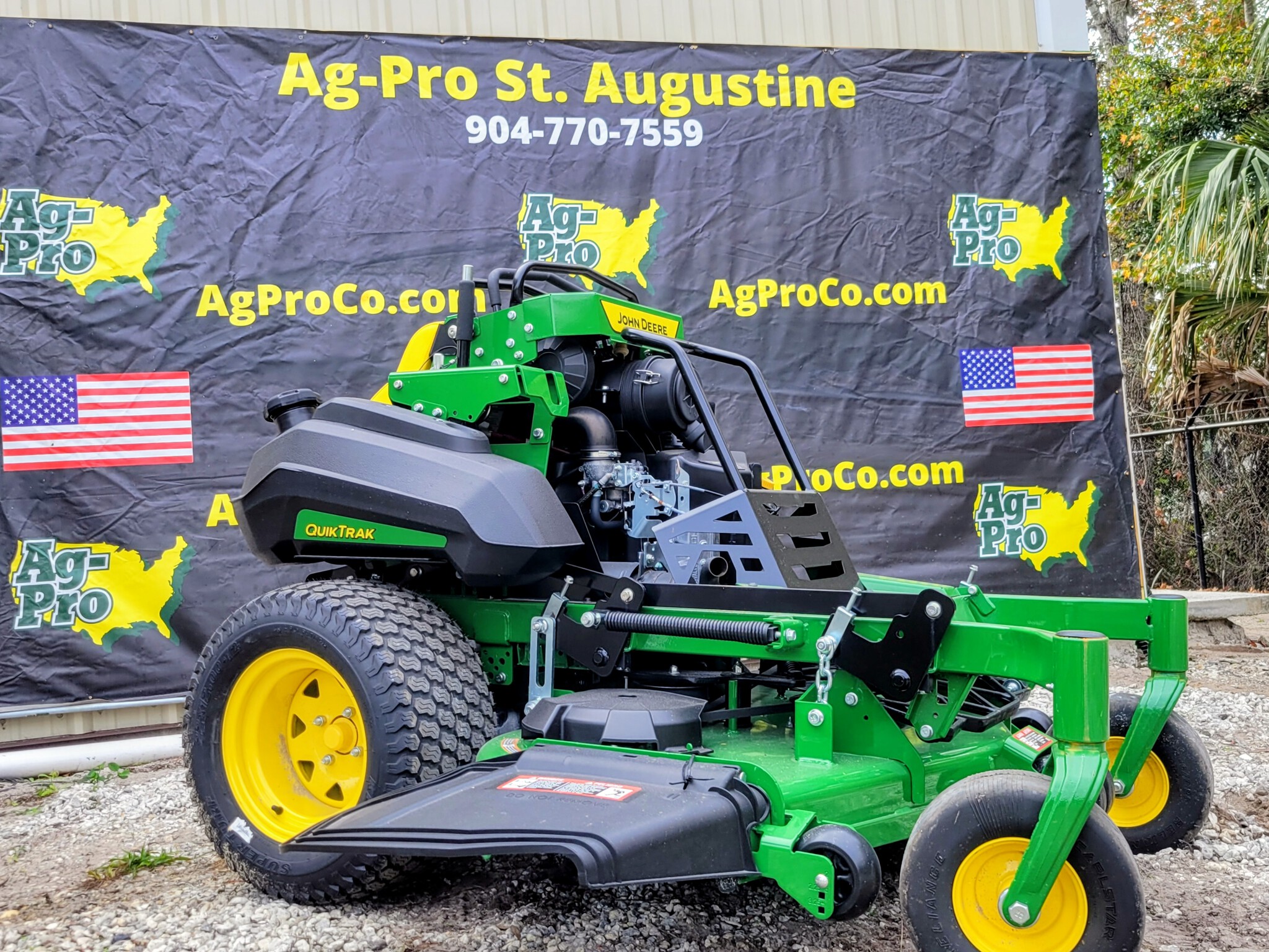 2025 John Deere Q850M Commercial QuikTrak M Series Image 2