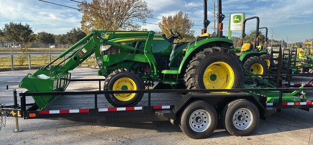 2025 John Deere 4044M Image 3