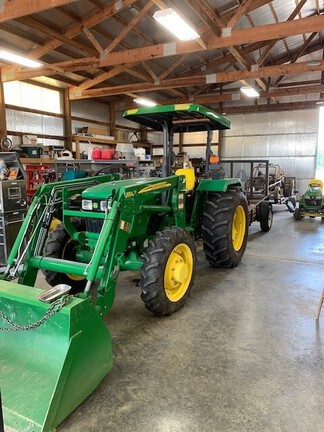 Photo of 2010 John Deere 5065E