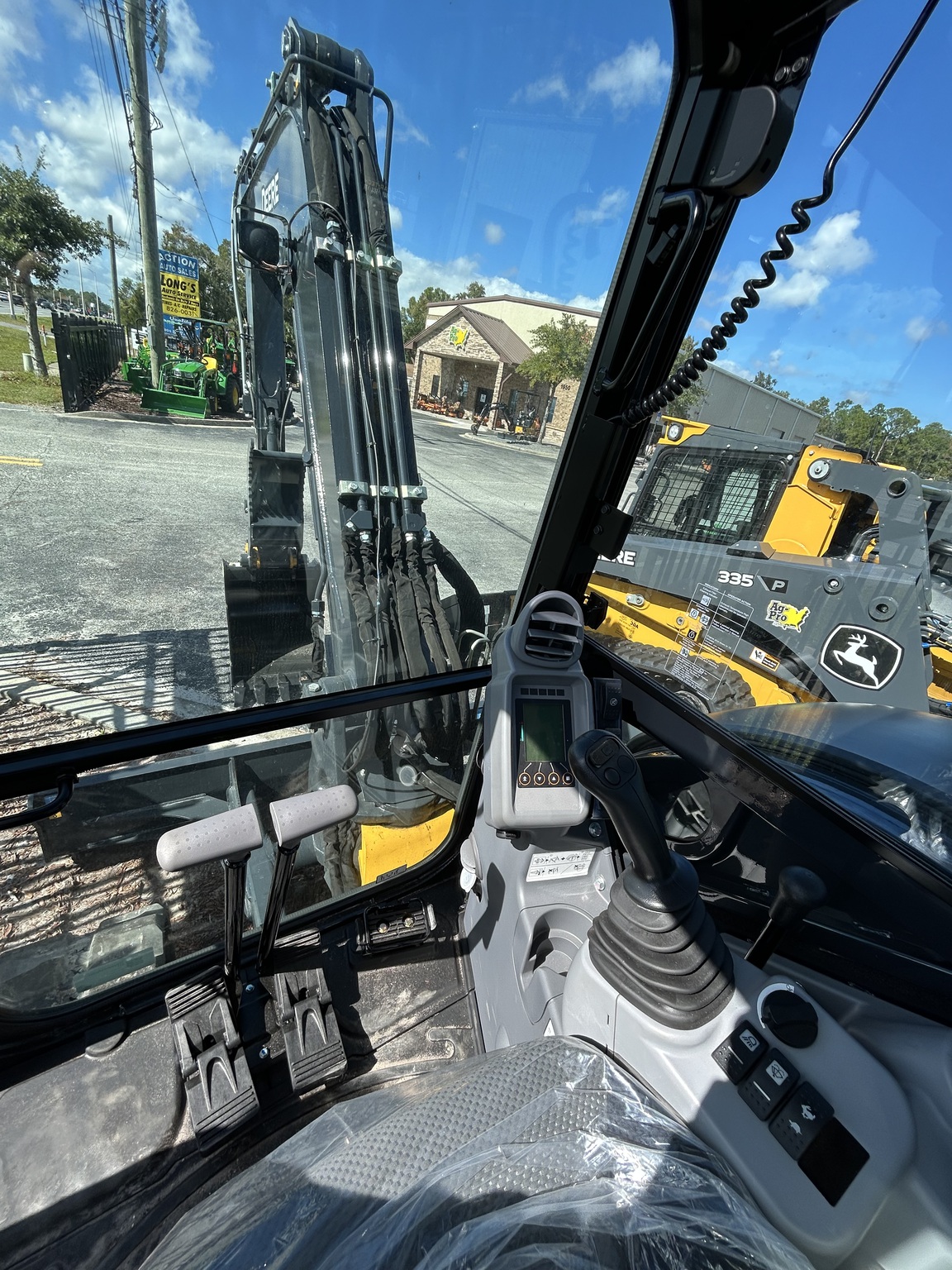 2025 John Deere 60 P Image 6