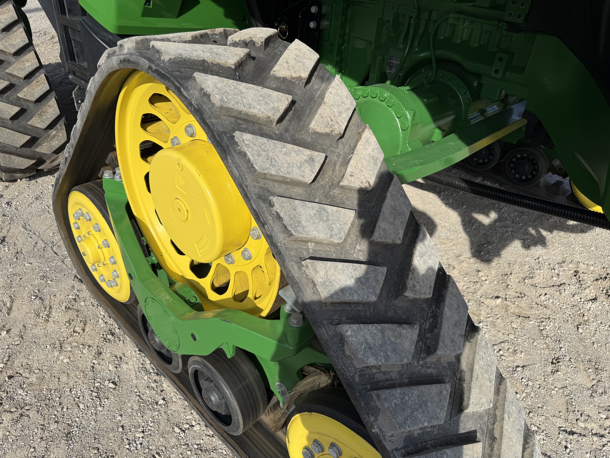  2021 John Deere 8RX 370 at Heritage Tractor in Pontiac, IL
