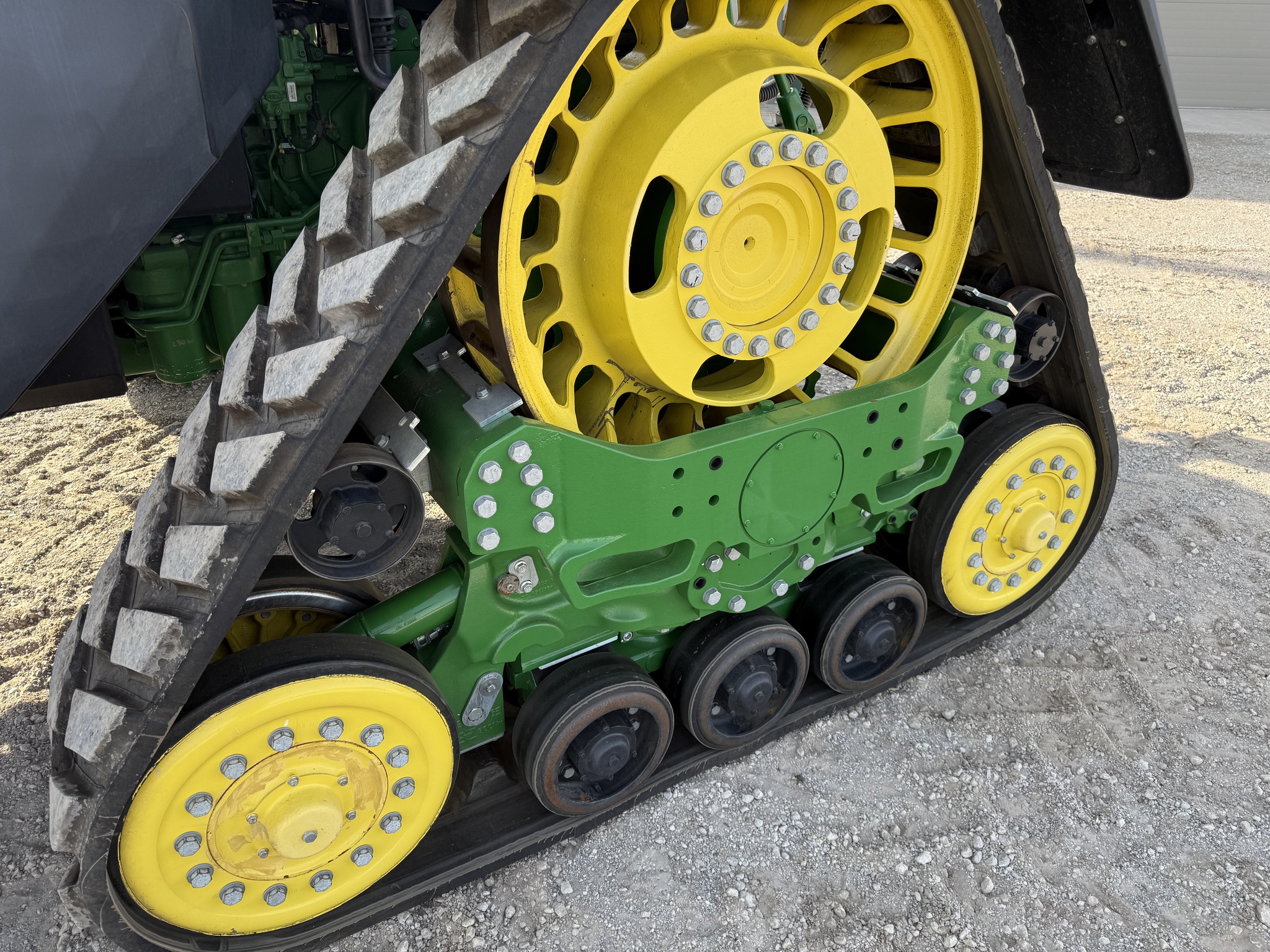  2021 John Deere 8RX 370 at Heritage Tractor in Pontiac, IL