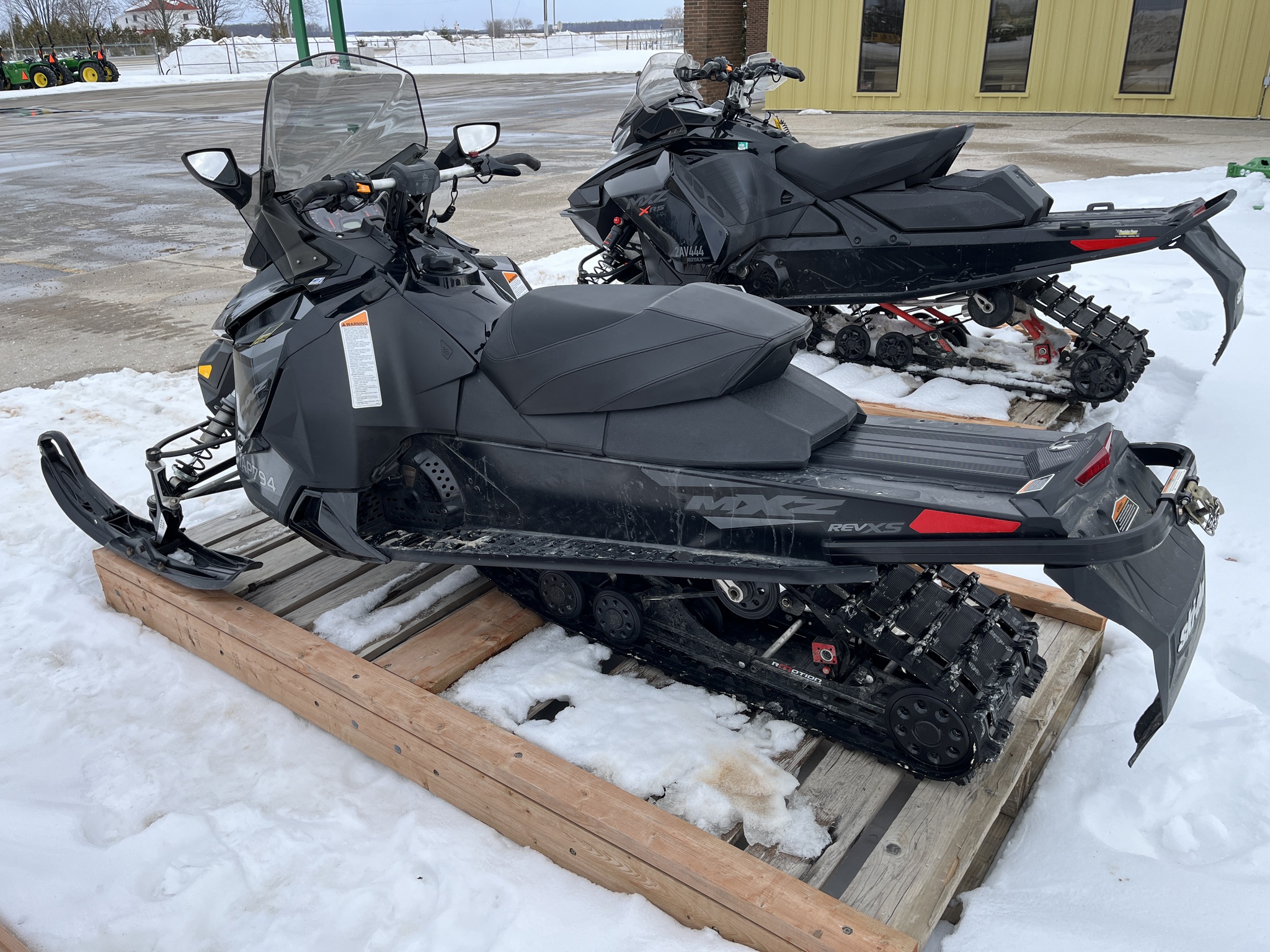 2018 Ski Doo MXZ 600 X Etec Snowmobiles