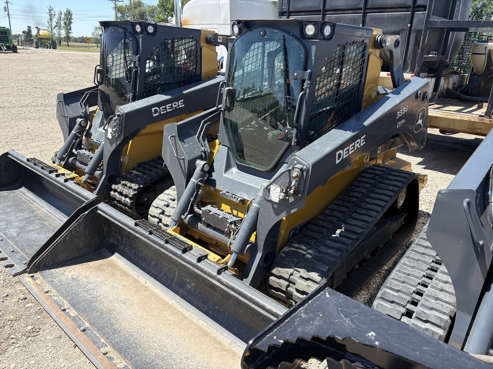 2022 John Deere 333G Image 3