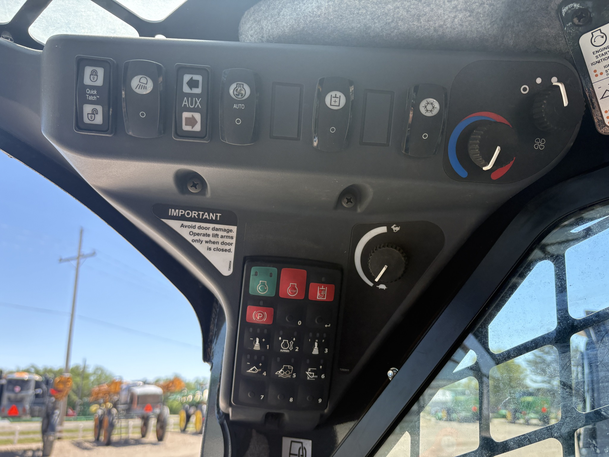 2022 John Deere 333G Image 8