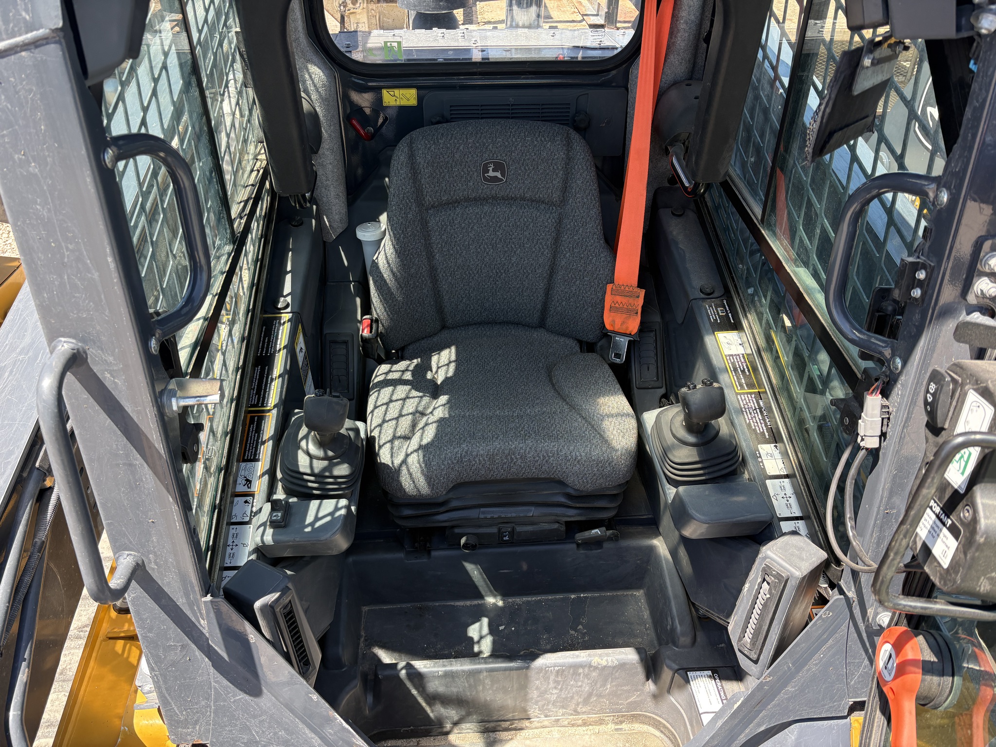2022 John Deere 333G Image 7