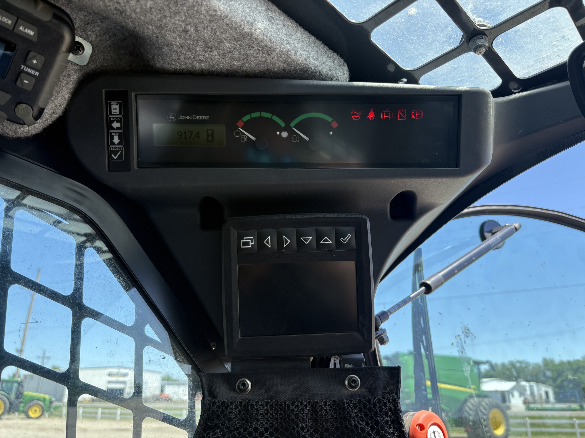 2022 John Deere 333G Image 9