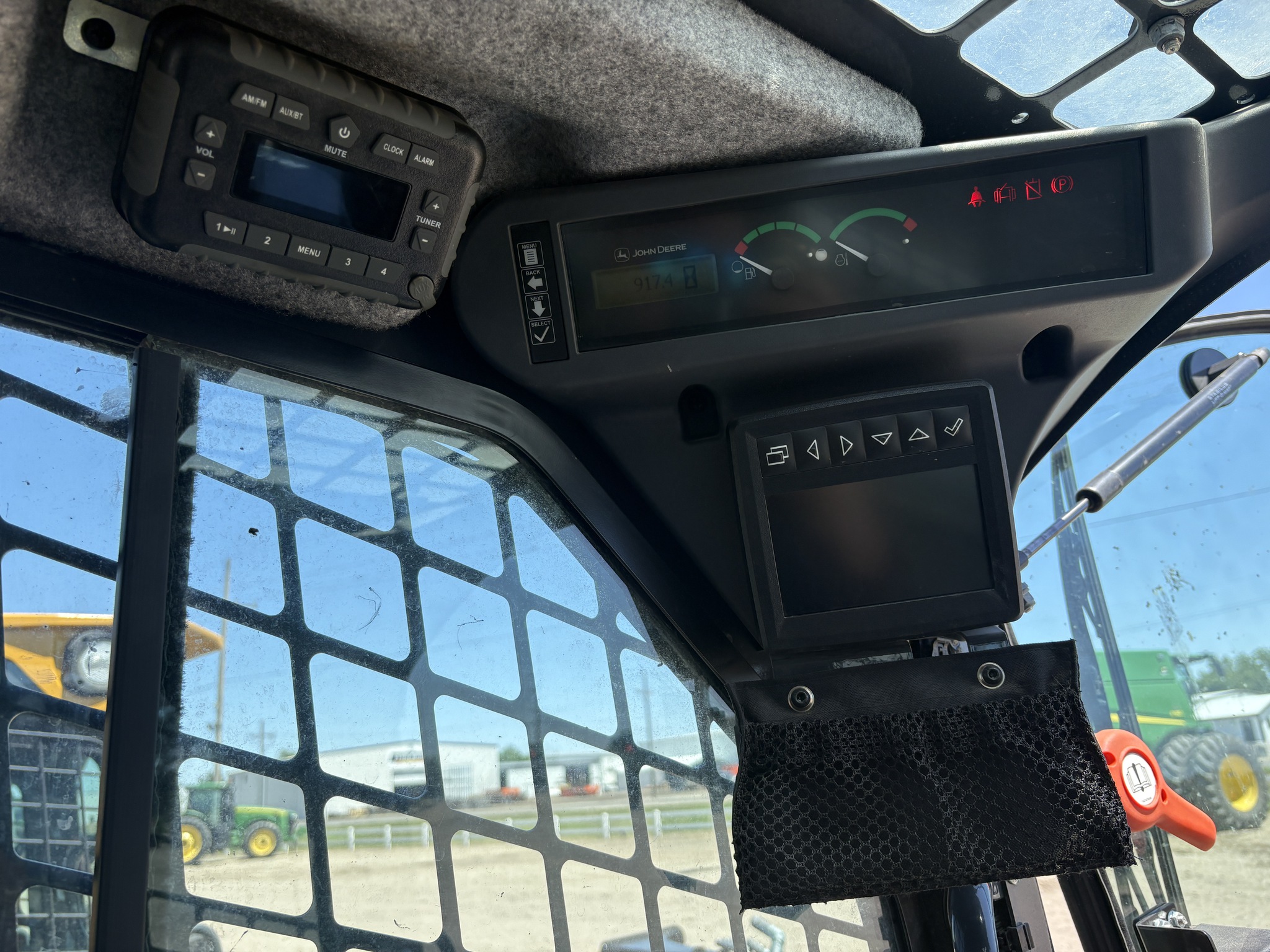 2022 John Deere 333G Image 10