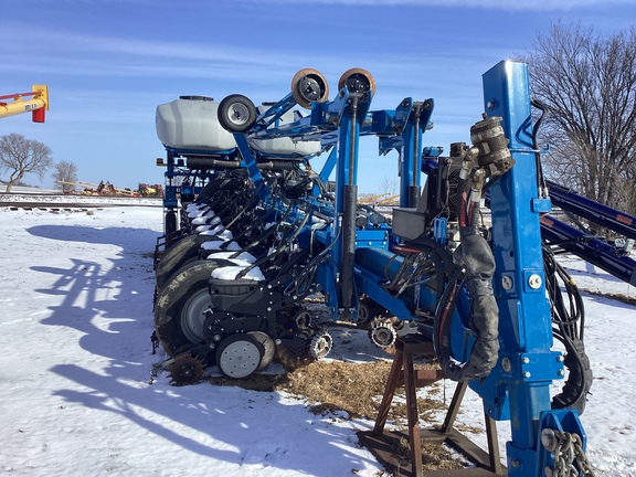  Kinze 4900 - Photo1
