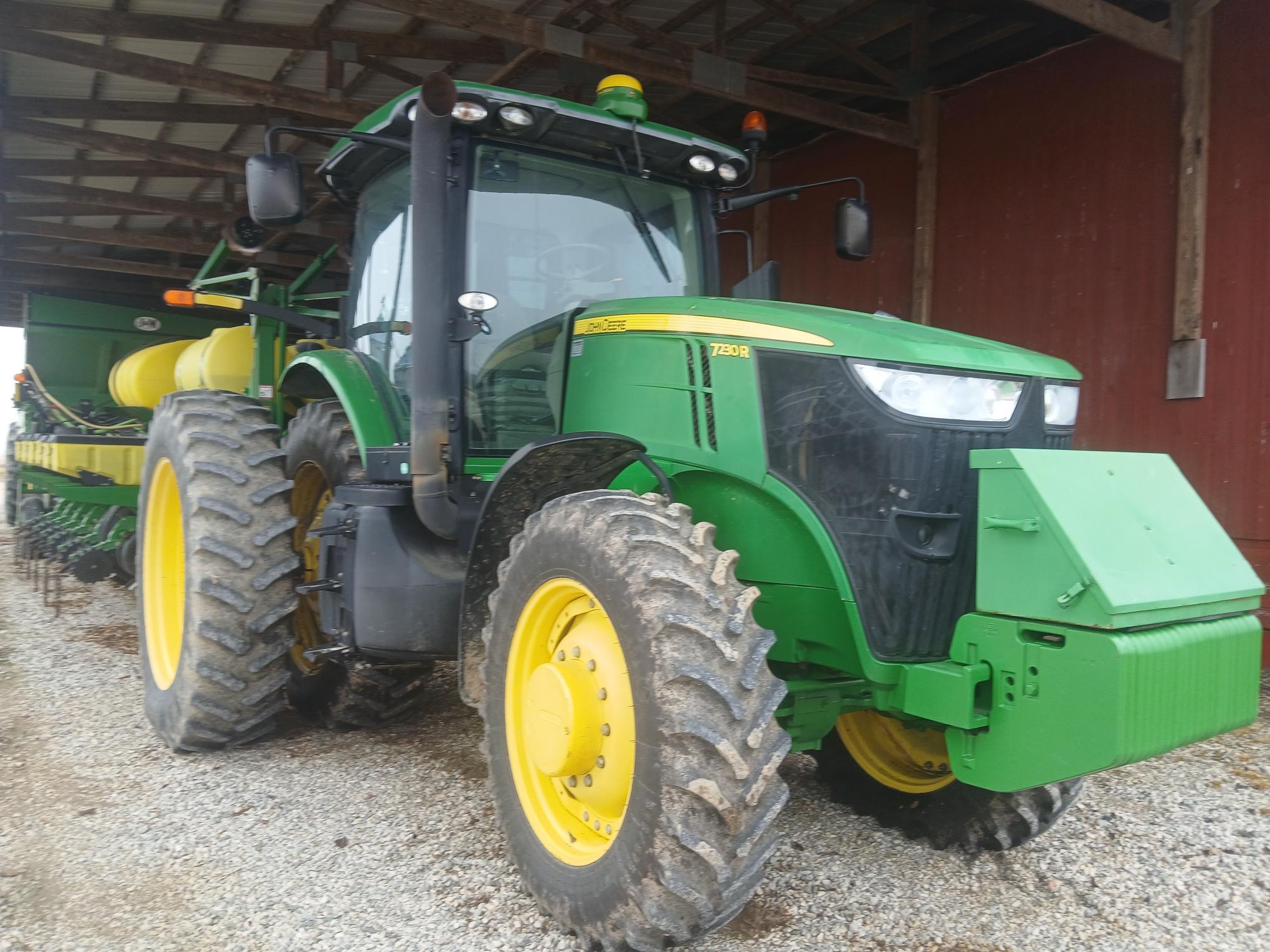 2013 John Deere 7230R Image 1