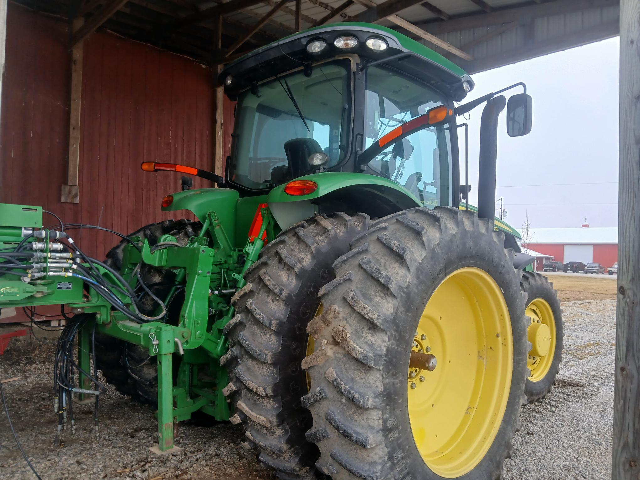 2013 John Deere 7230R Image 4