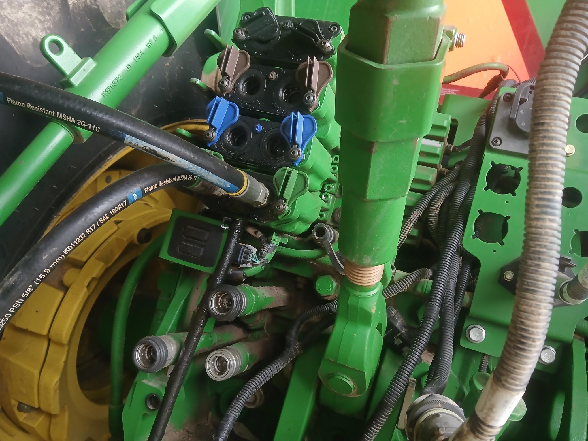 2013 John Deere 7230R Image 9