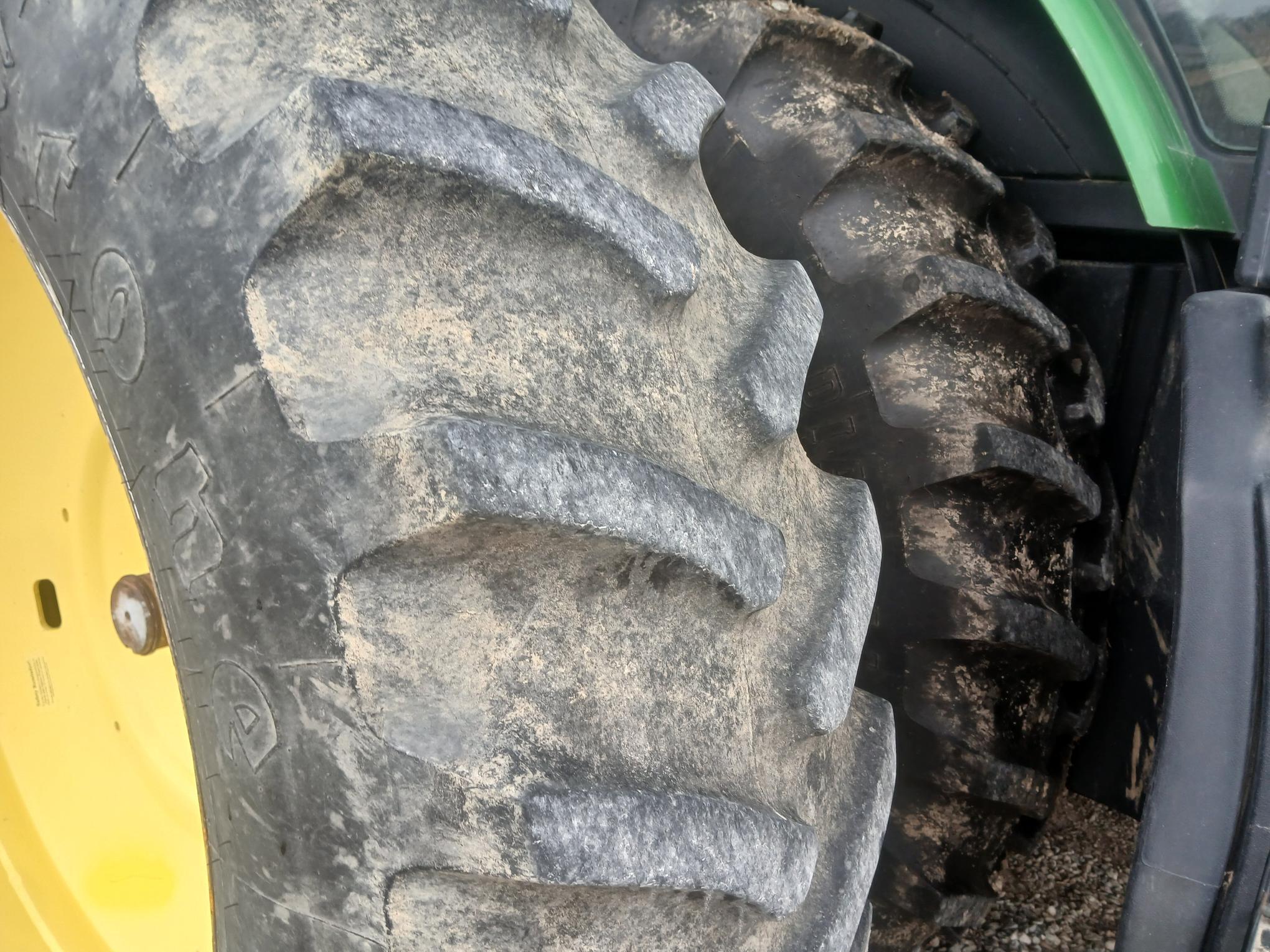 2013 John Deere 7230R Image 8