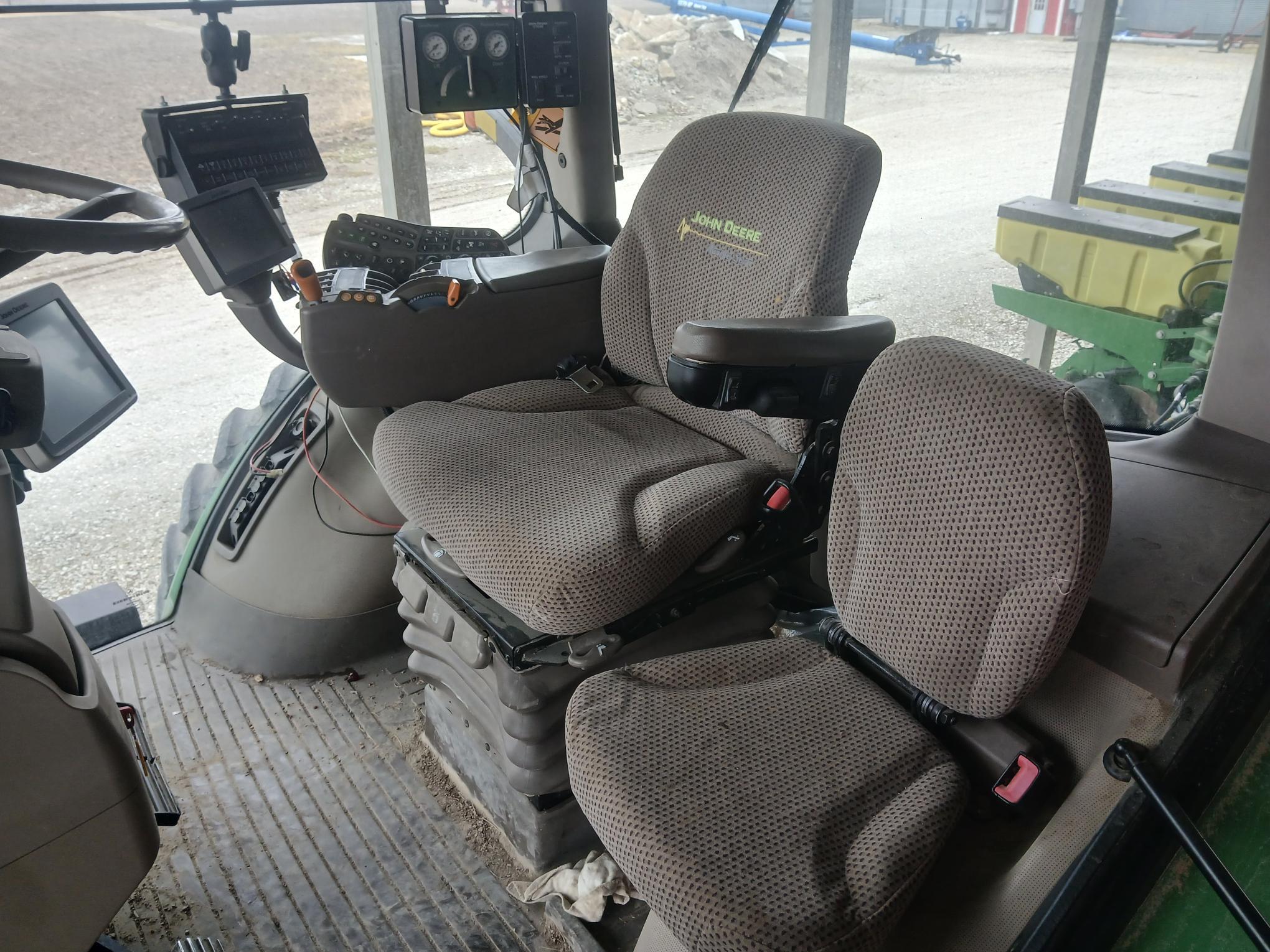 2013 John Deere 7230R Image 11