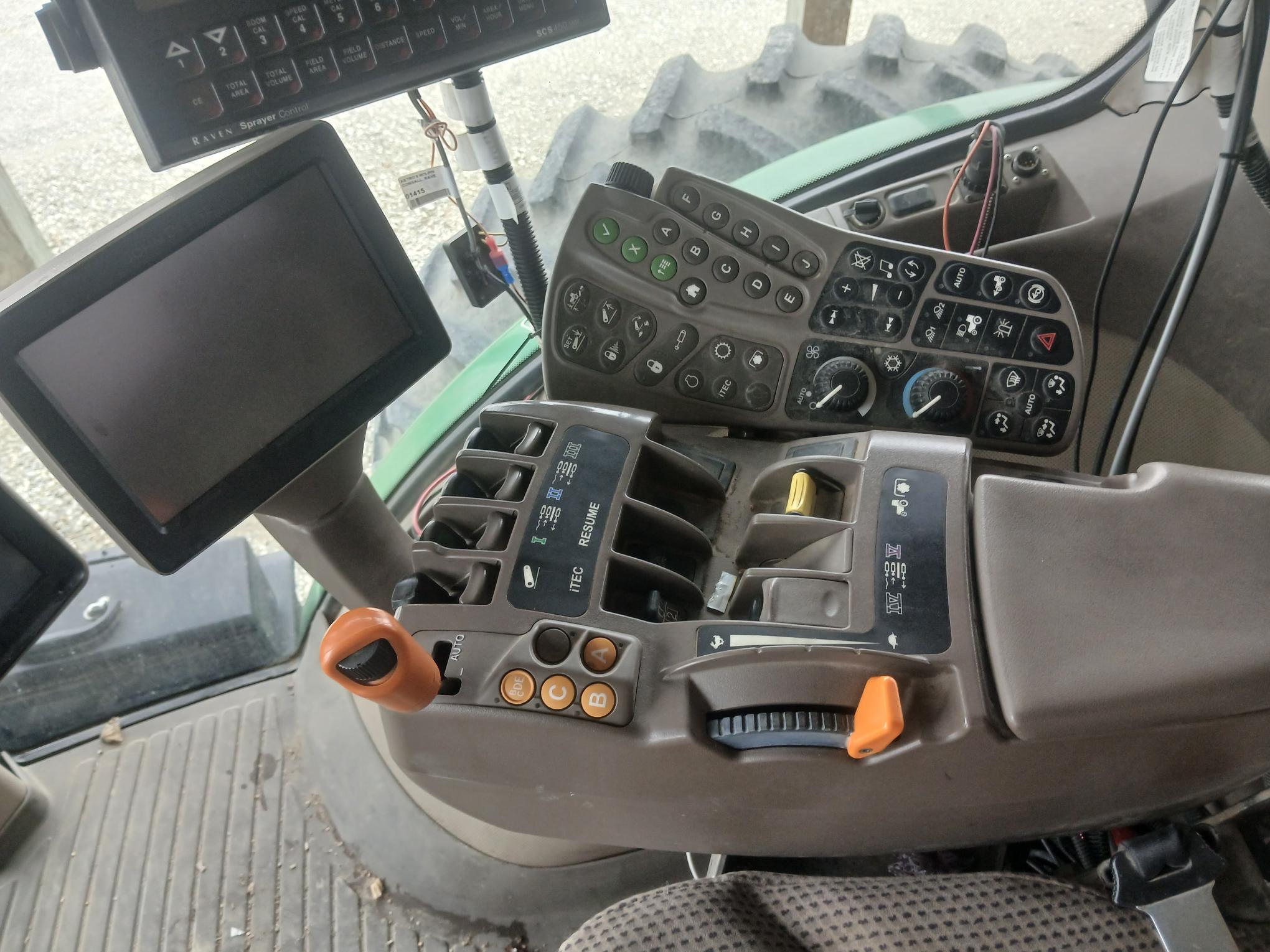 2013 John Deere 7230R Image 13