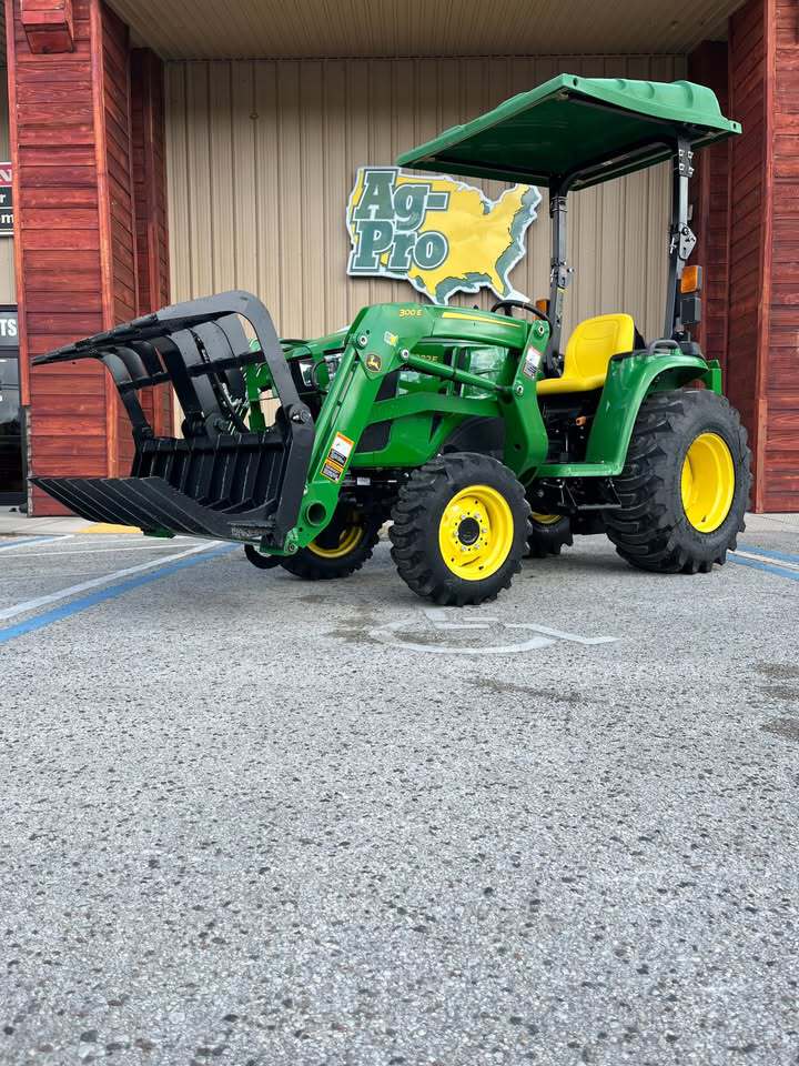 2025 John Deere 3032E Image 1