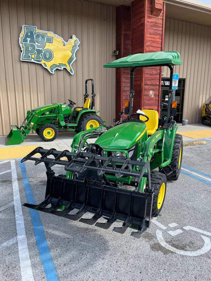2025 John Deere 3032E Image 2