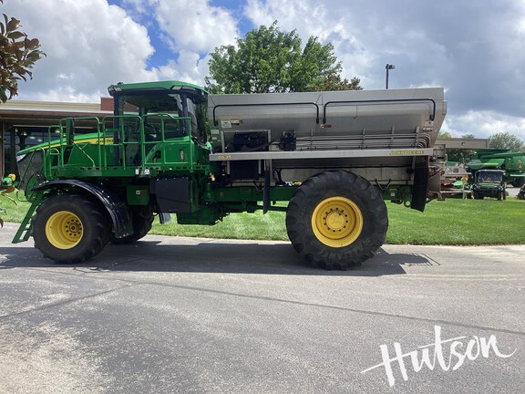 Photo of 2023 John Deere 800R