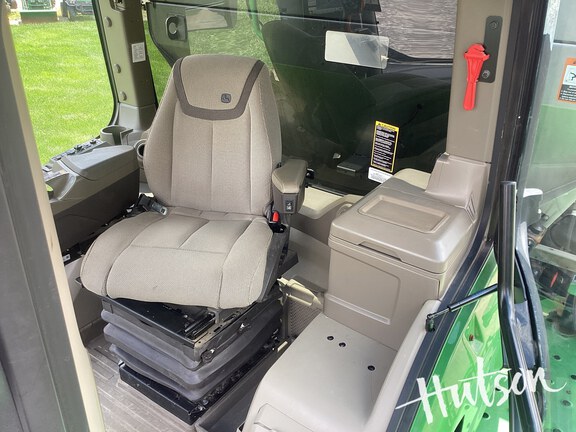 Photo of 2023 John Deere 800R