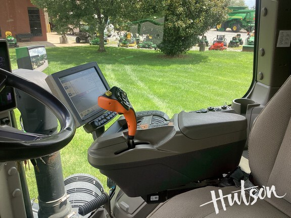 Photo of 2023 John Deere 800R