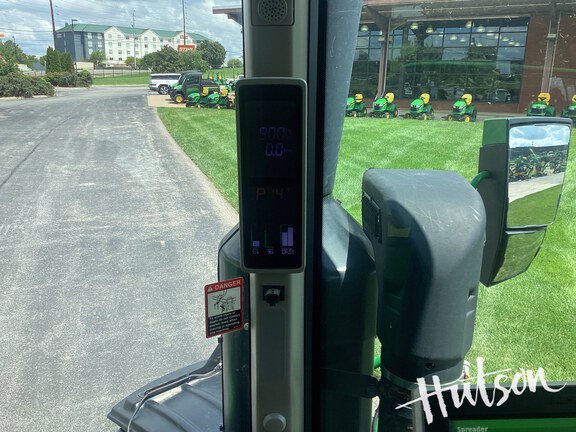 Photo of 2023 John Deere 800R