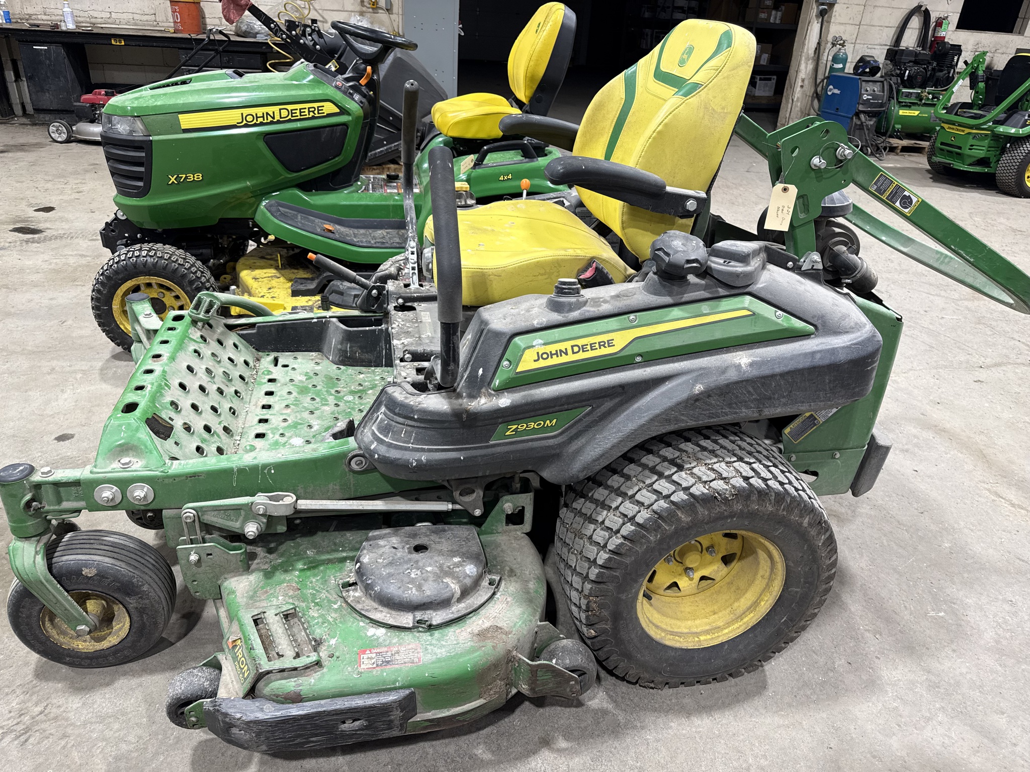  2023 John Deere Z930M at Heritage Tractor in Roanoke, IL