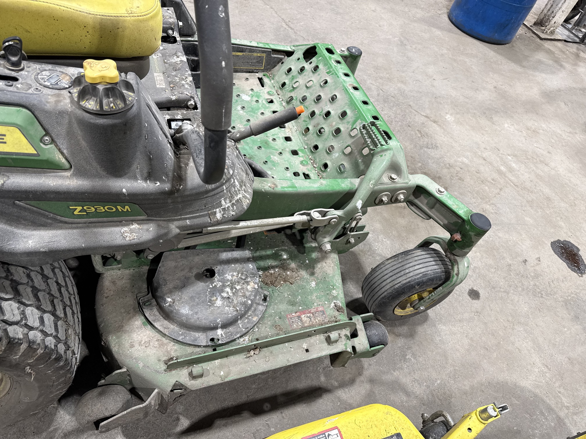  2023 John Deere Z930M at Heritage Tractor in Roanoke, IL