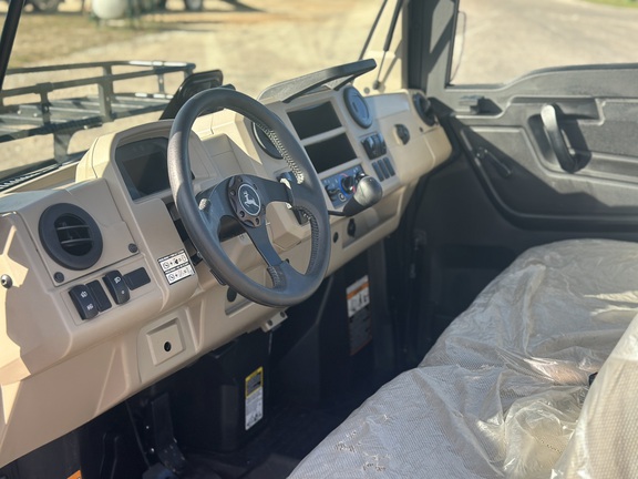 2023 John Deere XUV835R Premium Cab Photo 6