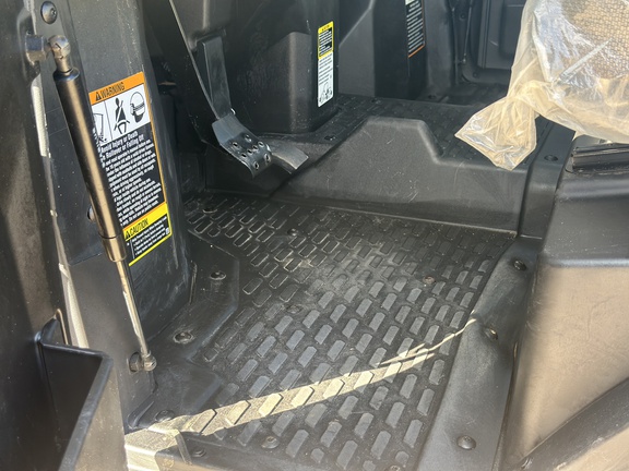 2023 John Deere XUV835R Premium Cab Photo 7