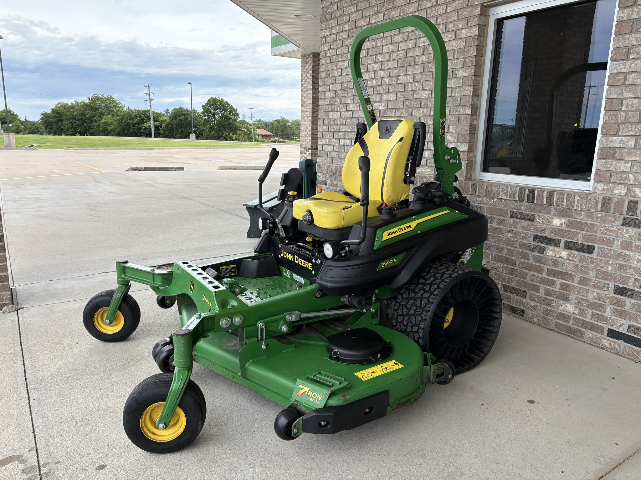 2023 John Deere Z970R Image 4