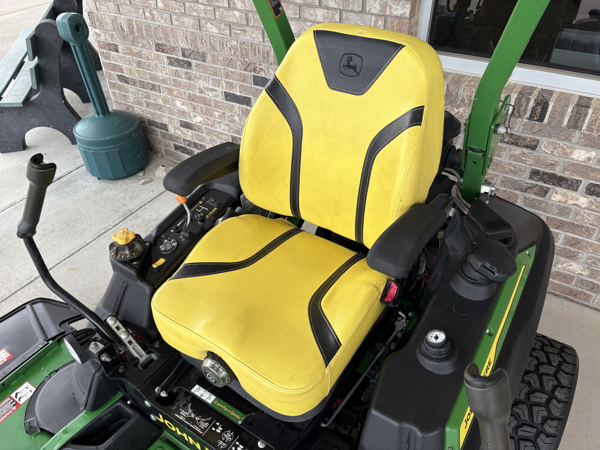 2023 John Deere Z970R Image 5