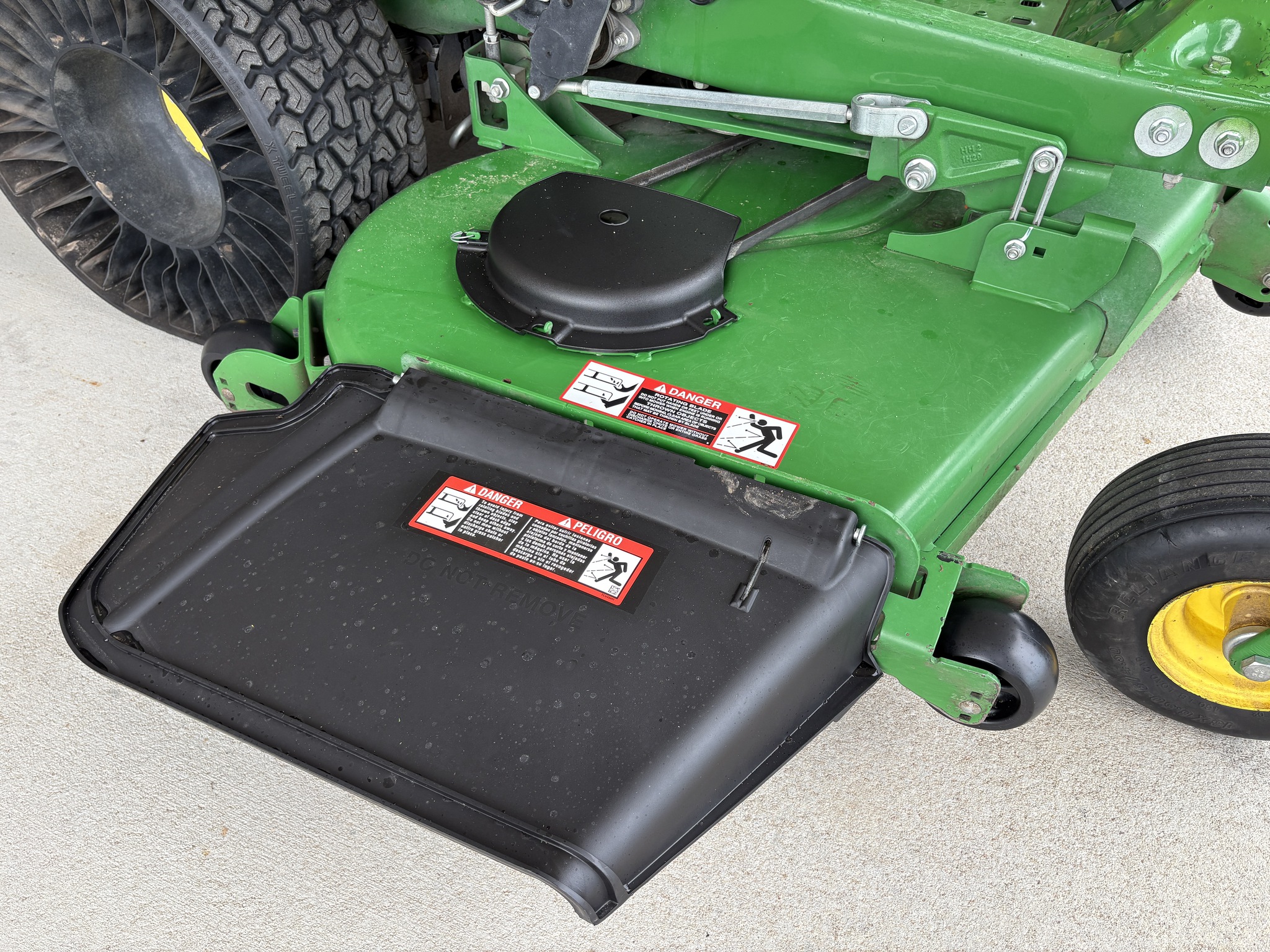 2023 John Deere Z970R Image 8