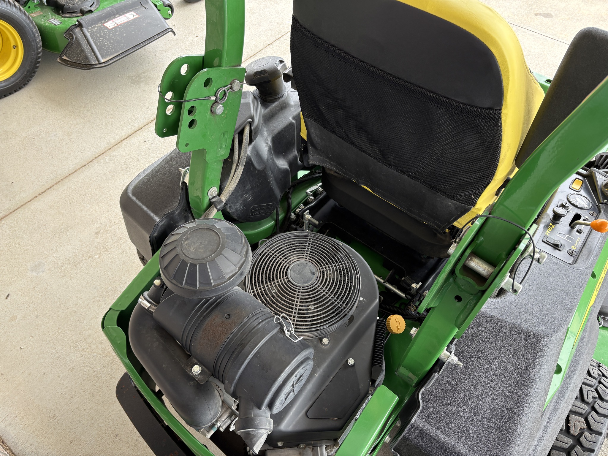2023 John Deere Z970R Image 9