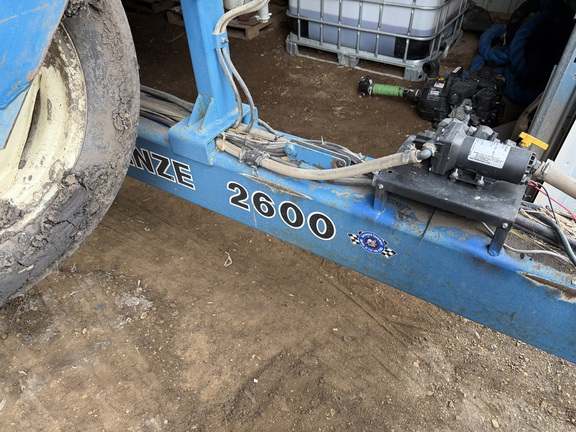  Kinze 2600