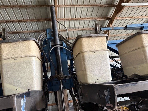 1996 Kinze 2600 - Photo23