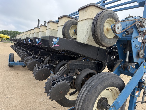 1996 Kinze 2600 - Photo17