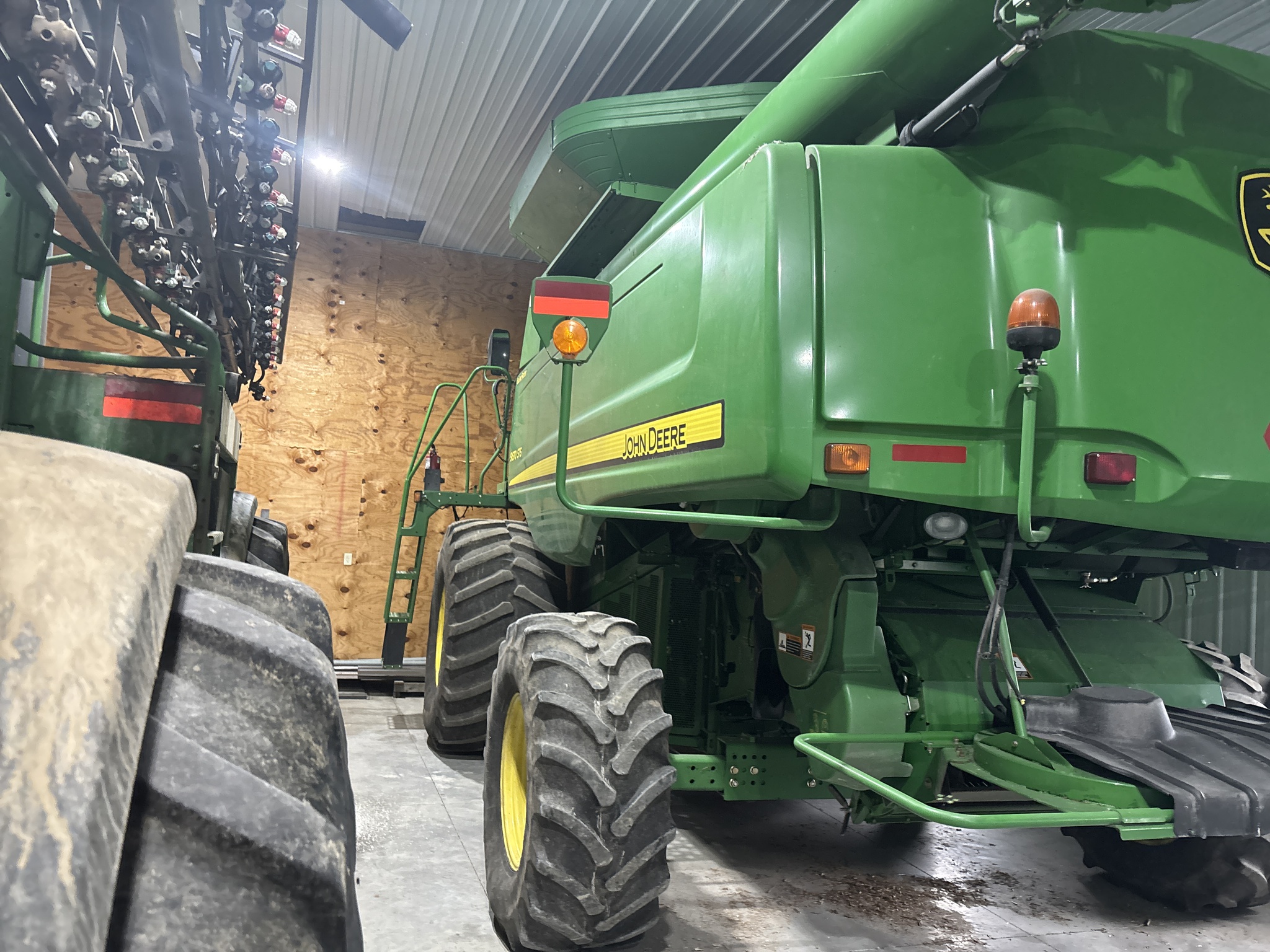 Used 2011 John Deere 9670 STS Combines at Koenig Equipment in Oxford, OH - PhotoXL3