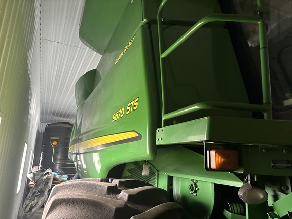 Used 2011 John Deere 9670 STS Combines at Koenig Equipment in Oxford, OH - Photo2