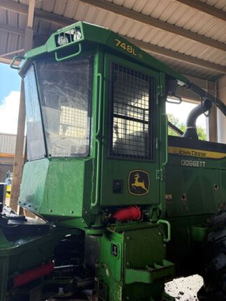 2023 John Deere 748LB