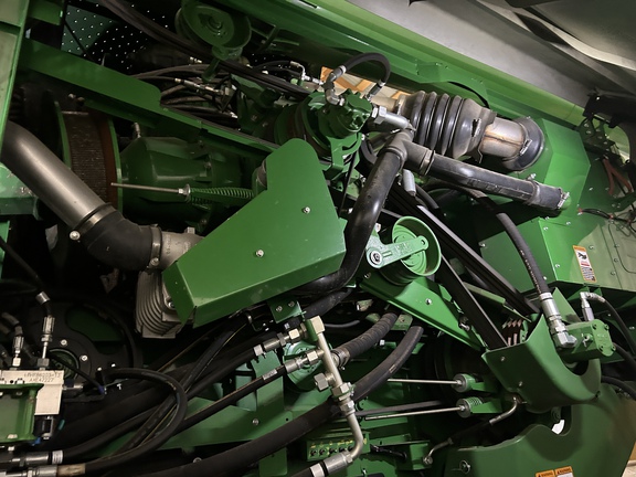 Used 2022 John Deere S780 Combines at Horizon Ag & Turf in Lloydminster, AB - Photo4