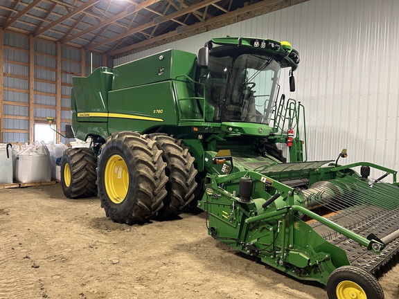 Used 2022 John Deere S780 Combines at Horizon Ag & Turf in Lloydminster, AB - Photo22