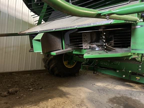 Used 2022 John Deere S780 Combines at Horizon Ag & Turf in Lloydminster, AB - Photo28