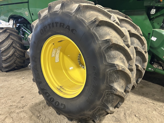 Used 2022 John Deere S780 Combines at Horizon Ag & Turf in Lloydminster, AB - Photo40