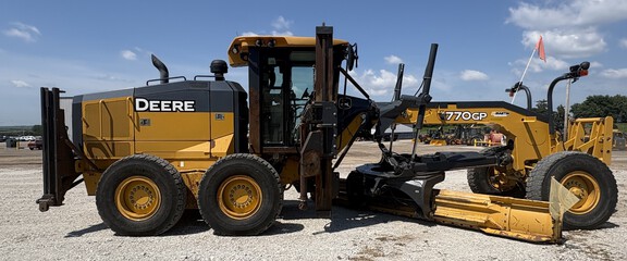 Photo of a 2015 John Deere 770G