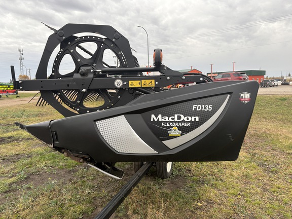 MacDon FD135