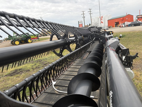 Used 2019 MacDon FD135 Combine Platforms at Horizon Ag & Turf in Vermilion, AB - Photo9