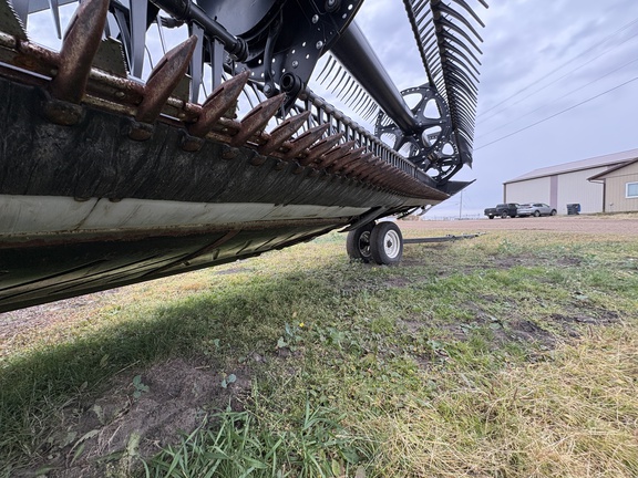 Used 2019 MacDon FD135 Combine Platforms at Horizon Ag & Turf in Vermilion, AB - Photo6