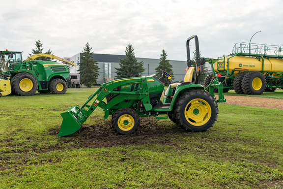 Used 2023 John Deere 3039R Compact Utility Tractors at Horizon Ag & Turf in Westlock, AB - Photo4