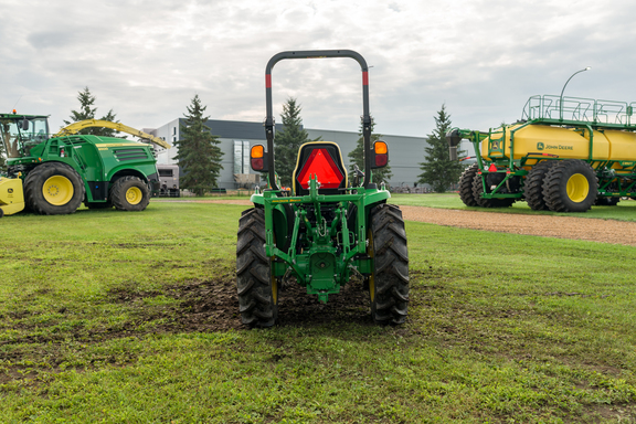 Used 2023 John Deere 3039R Compact Utility Tractors at Horizon Ag & Turf in Westlock, AB - Photo5